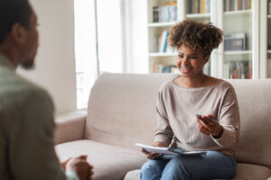 woman on couch talking with therapist about what is mi therapy
